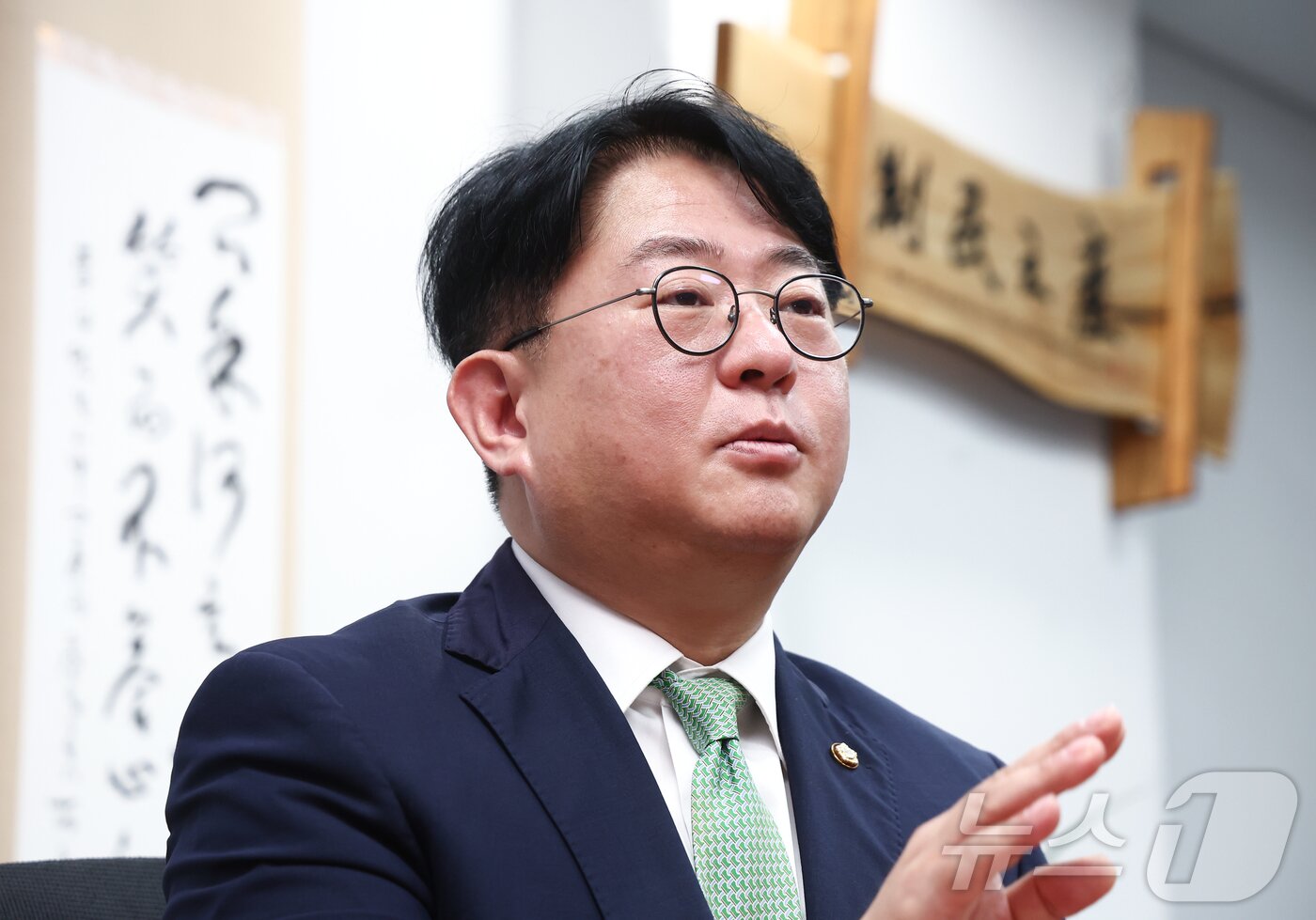 본문 이미지 - 박민규 더불어민주당 의원이 14일 서울 여의도 국회에서 뉴스1과 인터뷰를 하고 있다. ⓒ 뉴스1 김민지 기자