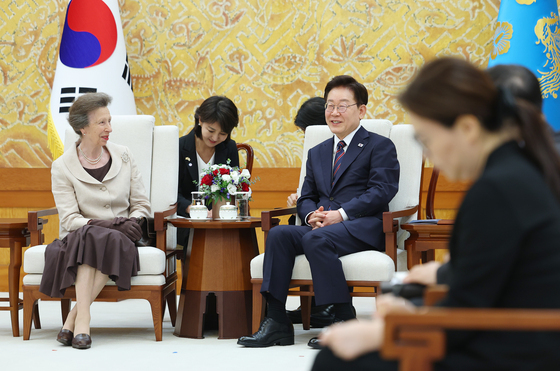 영국 '앤 공주' 접견하는 이재명 대통령