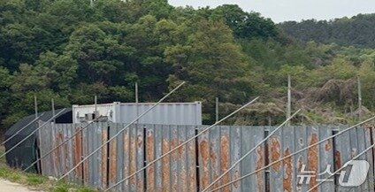 본문 이미지 - 강원 원주시가 최근 흥업면의 한 하천 주변에서 적발한 하천법 위반 행위 사례 자료 사진. (원주시 제공. 재판매 및 DB금지) 2026.7.15/뉴스1