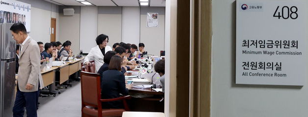 "가격 못 올리고 사람도 못 뽑아요"…최저임금에 中企 시름 깊어진다