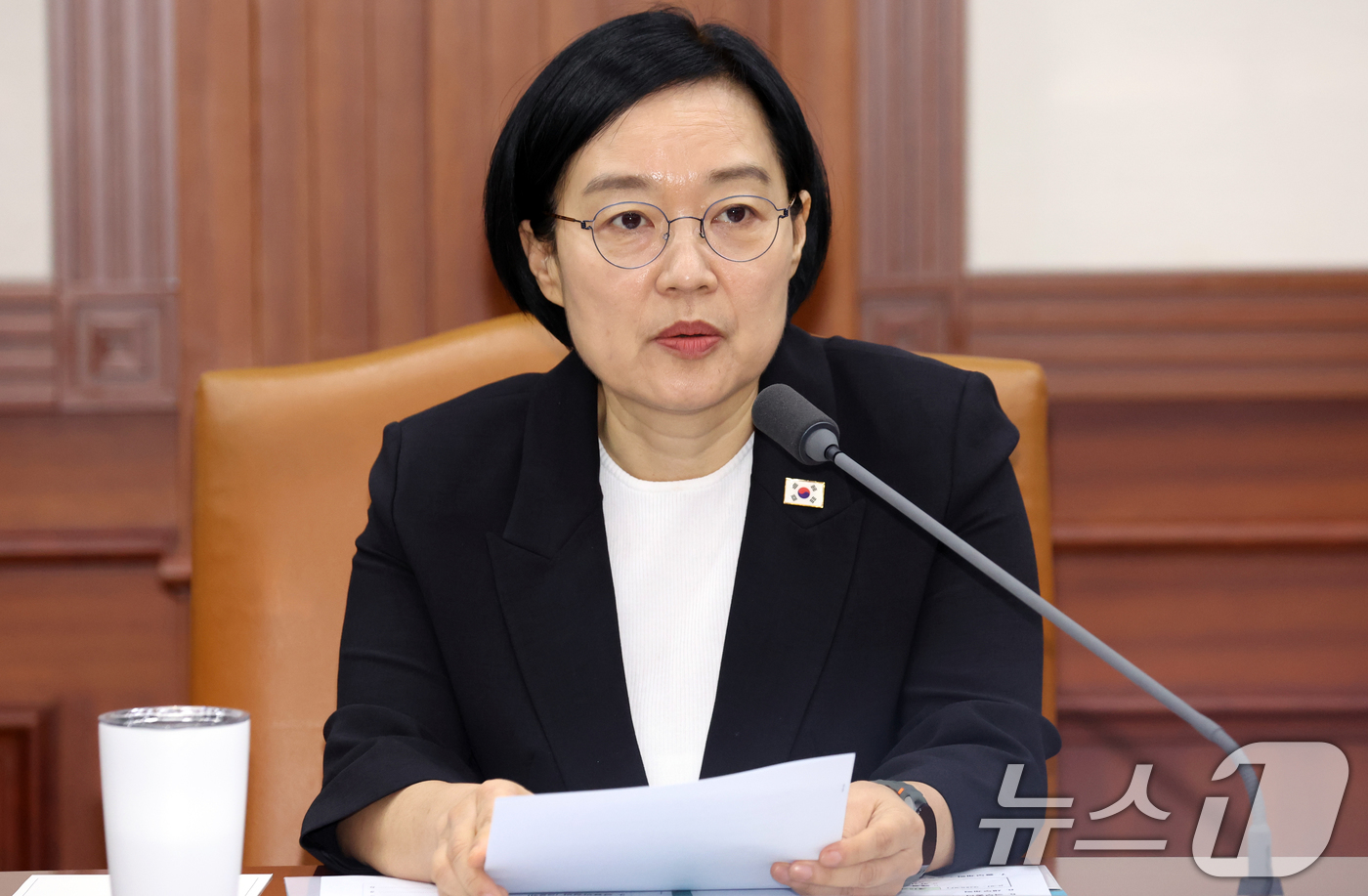 (서울=뉴스1) 김명섭 기자 = 한성숙 국무총리가 15일 오전 서울 종로구 세종대로 정부서울청사에서 열린 제15차 비상경제점검회의에서 모두 발언을 하고 있다.  2026.7.15/ …