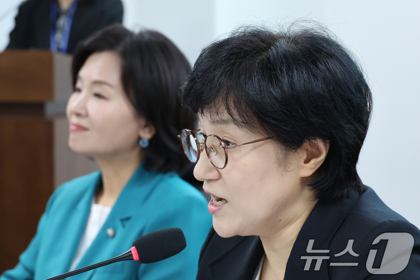 (서울=뉴스1) 신웅수 기자 = 원민경 성평등가족부 장관이 15일 서울 여의도 국회 의원회관에서 열린 성평등가족위원회 당정협의에서 발언하고 있다. 2026.7.15/뉴스1