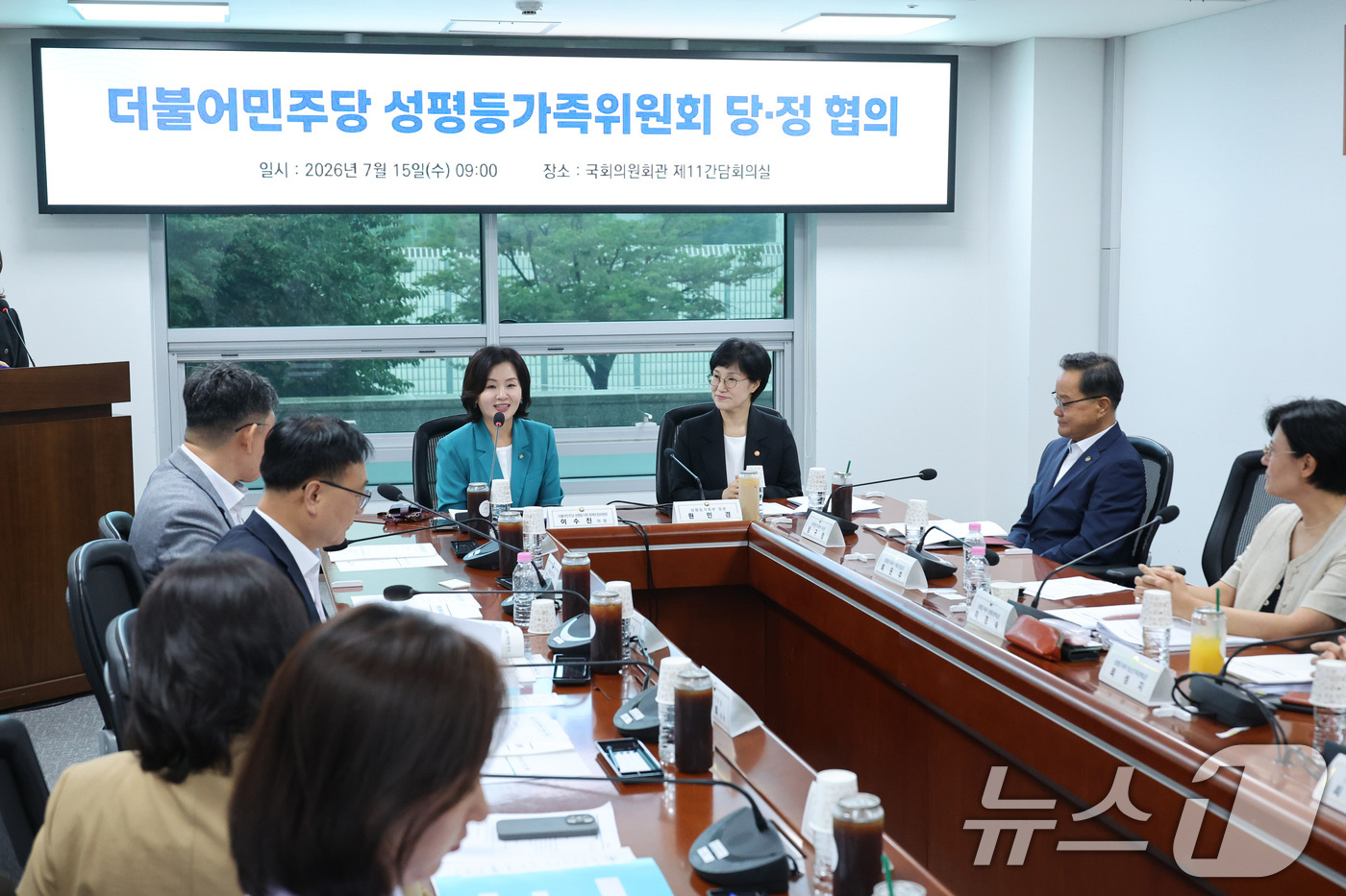 (서울=뉴스1) 신웅수 기자 = 이수진 더불어민주당 성평등가족 정책조정위원장이 15일 서울 여의도 국회 의원회관에서 열린 성평등가족위원회 당정협의에서 발언하고 있다. 2026.7. …