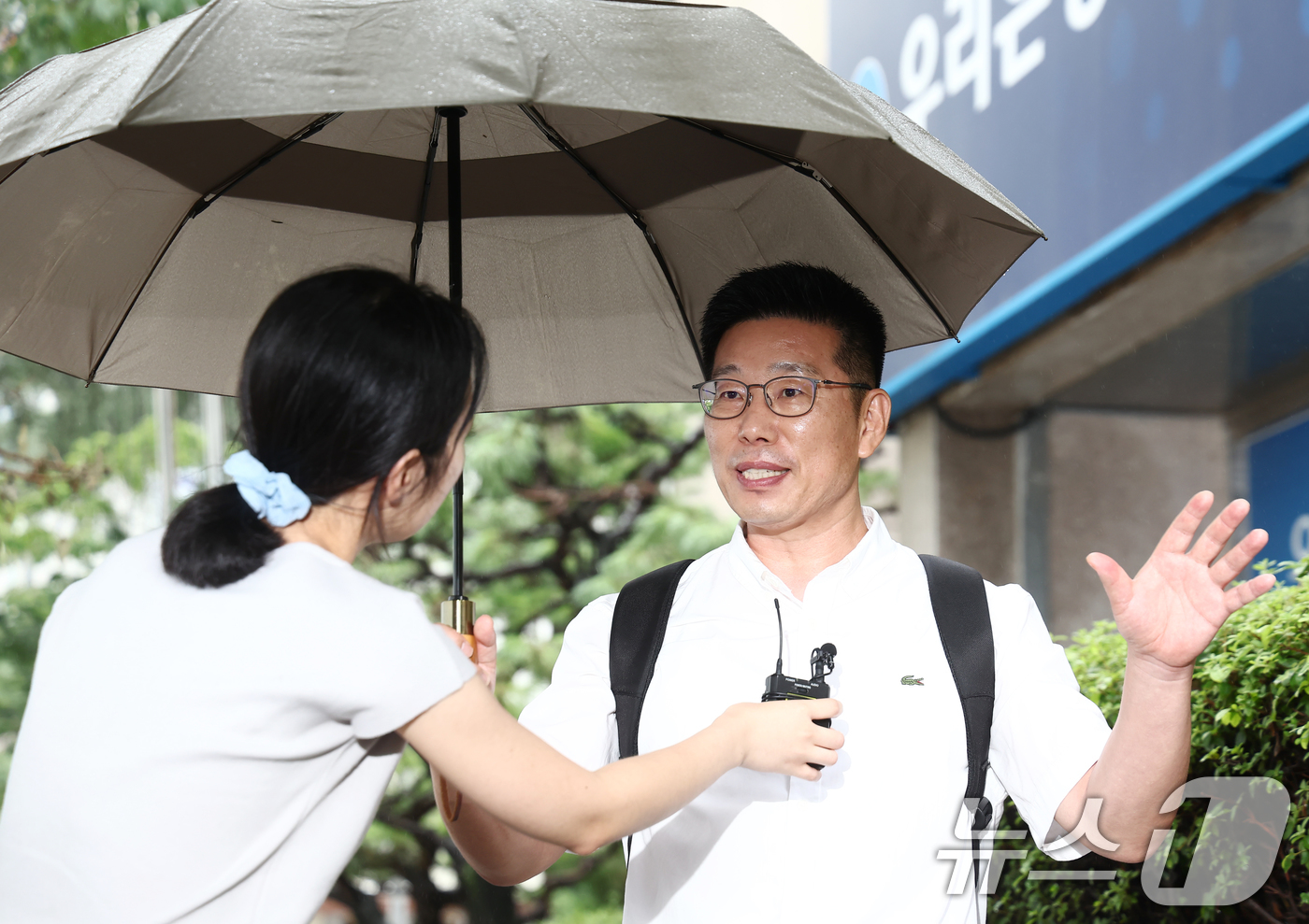 (과천=뉴스1) 김민지 기자 = 조성현 전 육군 수도방위사령부 제1경비단장(대령)이 15일 오전 내란 중요임무 종사 혐의 관련 피의자 조사를 받기 위해 경기 과천 2차 종합특검 사 …