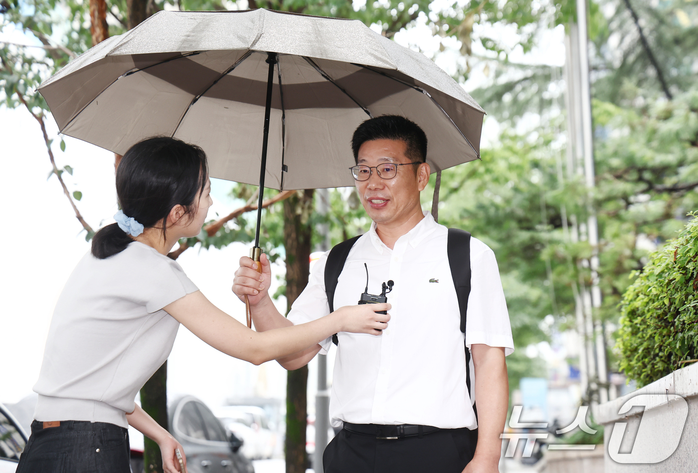 (과천=뉴스1) 김민지 기자 = 조성현 전 육군 수도방위사령부 제1경비단장(대령)이 15일 오전 내란 중요임무 종사 혐의 관련 피의자 조사를 받기 위해 경기 과천 2차 종합특검 사 …