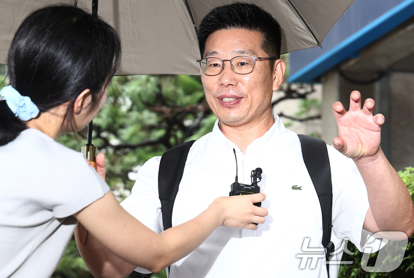 (과천=뉴스1) 김민지 기자 = 조성현 전 육군 수도방위사령부 제1경비단장(대령)이 15일 오전 내란 중요임무 종사 혐의 관련 피의자 조사를 받기 위해 경기 과천 2차 종합특검 사 …