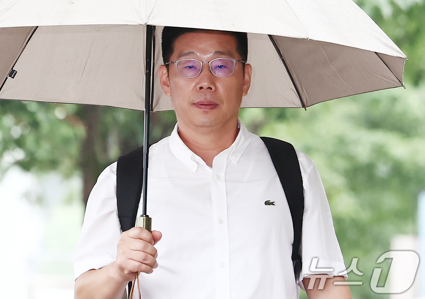 (과천=뉴스1) 김민지 기자 = 조성현 전 육군 수도방위사령부 제1경비단장(대령)이 15일 오전 내란 중요임무 종사 혐의 관련 피의자 조사를 받기 위해 경기 과천 2차 종합특검 사 …