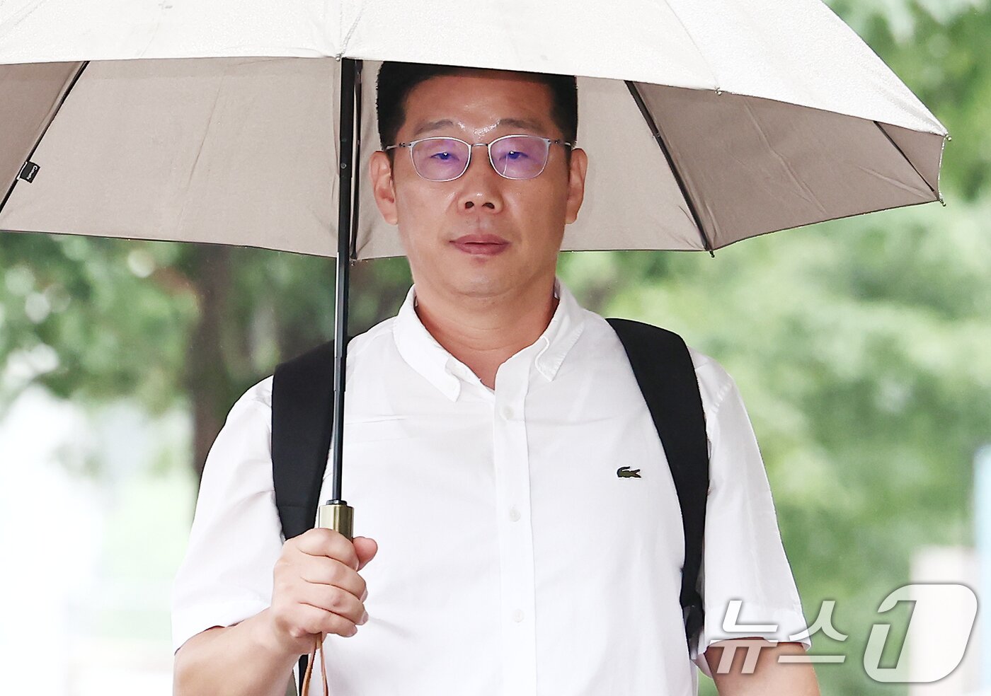 본문 이미지 - 조성현 전 육군 수도방위사령부 제1경비단장(대령)이 지난달 15일 오전 내란 중요임무 종사 혐의 관련 피의자 조사를 받기 위해 경기 과천 2차 종합특검 사무실로 출석하고 있다. 2026.7.15 ⓒ 뉴스1 김민지 기자