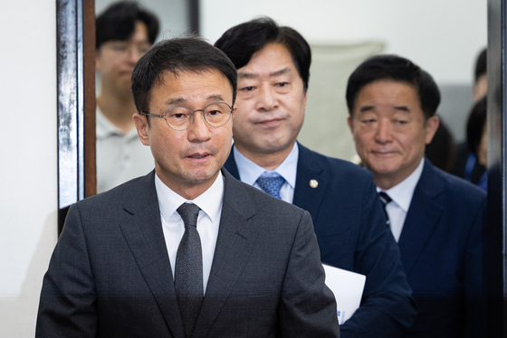 與주도 홈플 청문회 27일 개최…"세비 14억 받은 野, 국회 복귀하라"