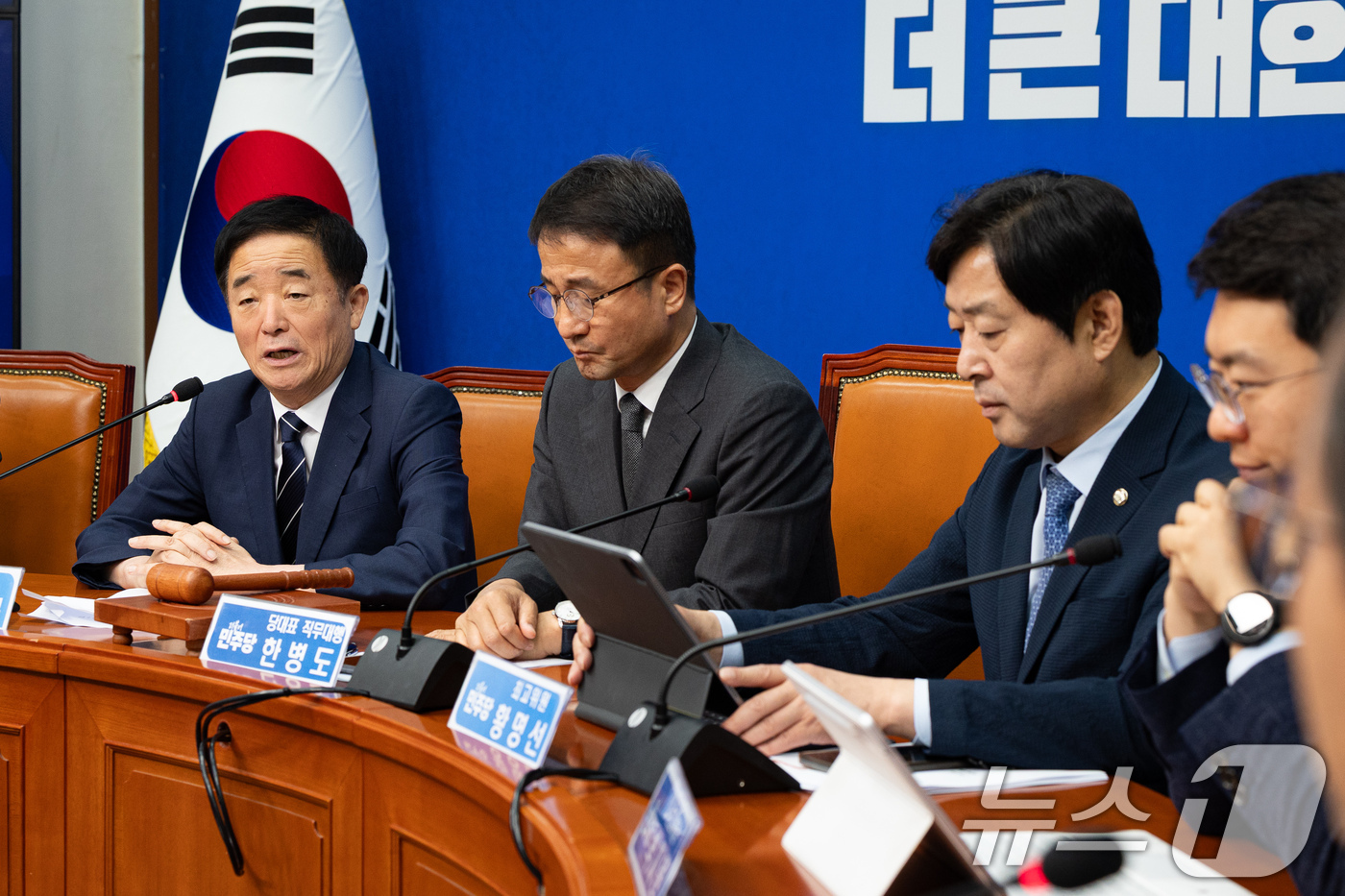 (서울=뉴스1) 유승관 기자 = 강득구 더불어민주당 최고위원이 15일 서울 여의도 국회에서 열린 최고위원회의에서 모두 발언을 하고 있다. 2026.7.15/뉴스1