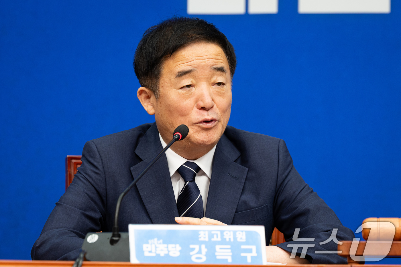 (서울=뉴스1) 유승관 기자 = 강득구 더불어민주당 최고위원이 15일 서울 여의도 국회에서 열린 최고위원회의에서 모두 발언을 하고 있다. 2026.7.15/뉴스1