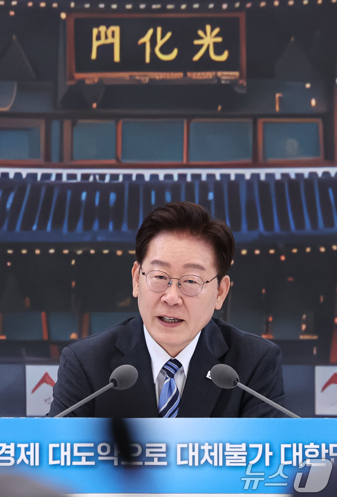 (서울=뉴스1) 허경 기자 = 이재명 대통령이 15일 청와대 영빈관에서 열린 재정경제부, 국가데이터처, 금융위원회, 기획예산처 업무보고에서 발언하고 있다. 2026.7.15/뉴스1 …