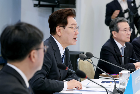 李대통령 "앞으로 남은 3년11개월이 더 중요"…2차 업무보고 시작