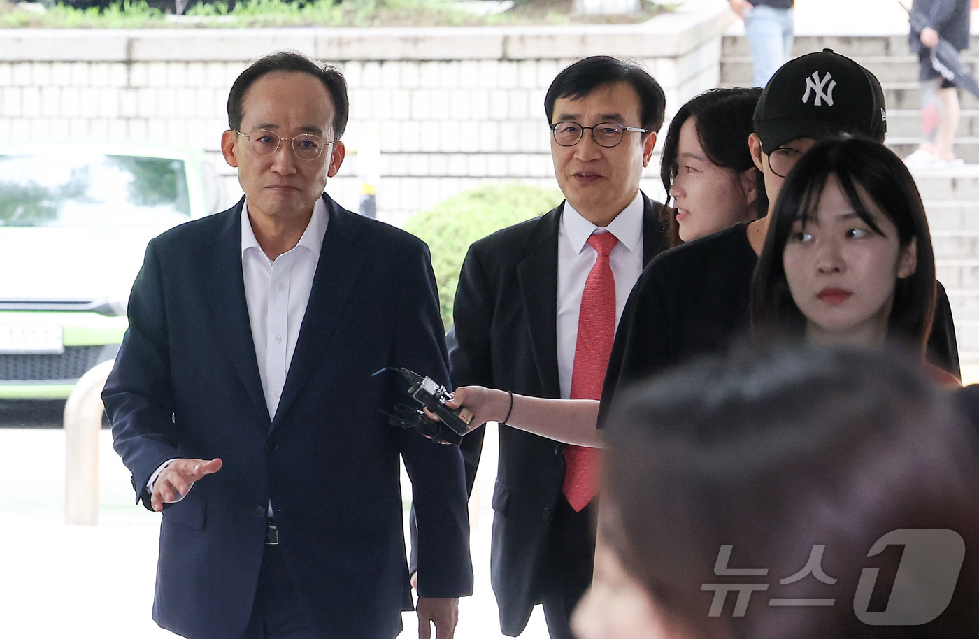 (서울=뉴스1) 김성진 기자 = 12·3 비상계엄 당시 국회의 계엄 해제 표결을 방해한 혐의를 받는 추경호 대구시장이 15일 서울 서초구 서울중앙지방법원에서 열린 내란중요임무종사 …
