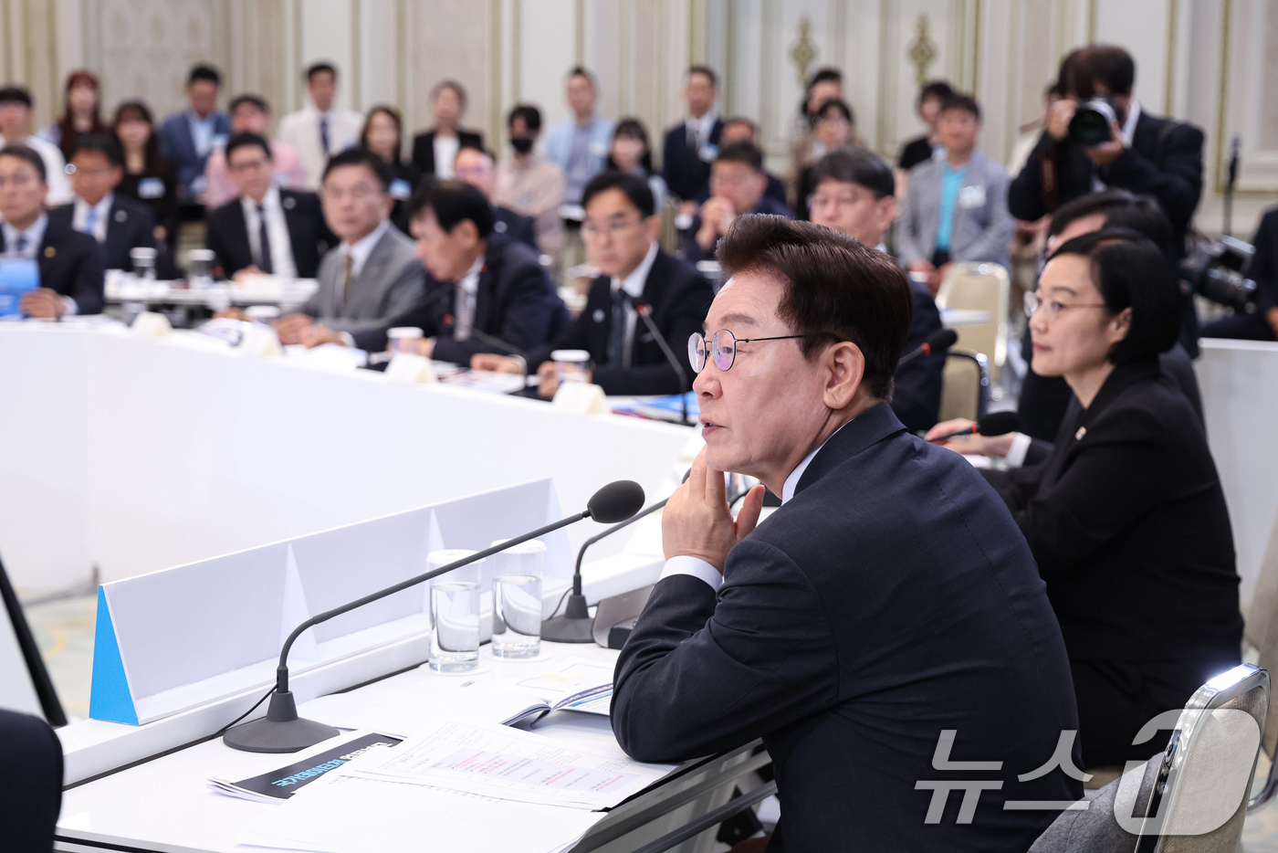 (서울=뉴스1) 허경 기자 = 이재명 대통령이 15일 청와대 영빈관에서 열린 재정경제부, 국가데이터처, 금융위원회, 기획예산처 업무보고에서 발언하고 있다. 2026.7.15/뉴스1 …
