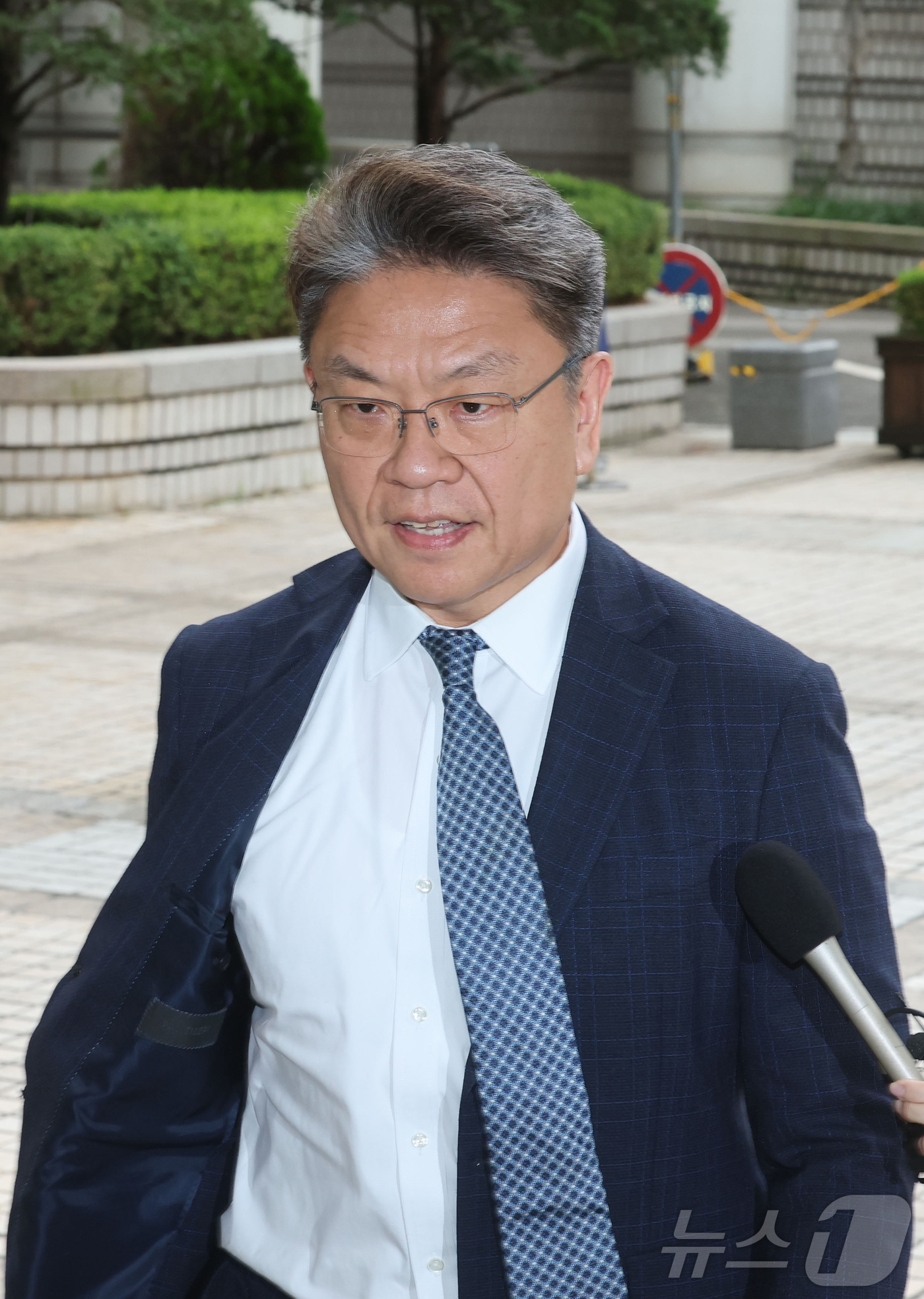 (서울=뉴스1) 김성진 기자 = '순직 해병 사건 수사 외압 의혹'과 관련해 수사 비밀을 누설한 의혹을 받는 이시원 전 대통령실 공직기강비서관이 15일 서울 서초구 서울중앙지방법원 …