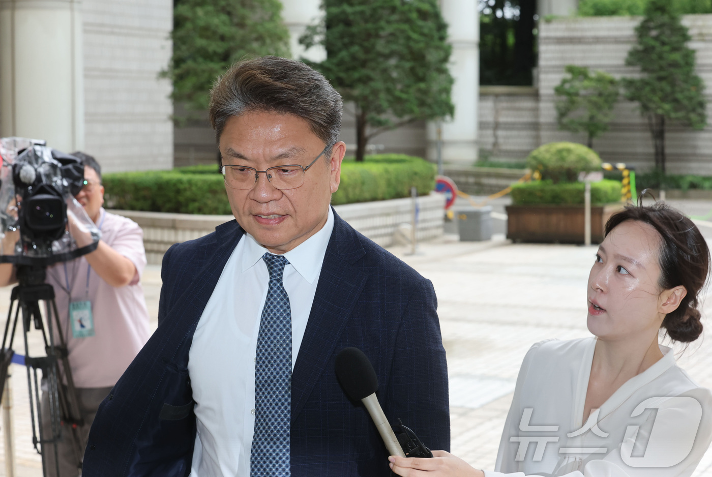 (서울=뉴스1) 김성진 기자 = '순직 해병 사건 수사 외압 의혹'과 관련해 수사 비밀을 누설한 의혹을 받는 이시원 전 대통령실 공직기강비서관이 15일 서울 서초구 서울중앙지방법원 …