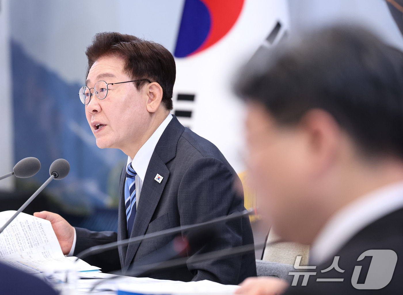 (서울=뉴스1) 허경 기자 = 이재명 대통령이 15일 청와대 영빈관에서 열린 재정경제부, 국가데이터처, 금융위원회, 기획예산처 업무보고에서 발언하고 있다. 2026.7.15/뉴스1 …