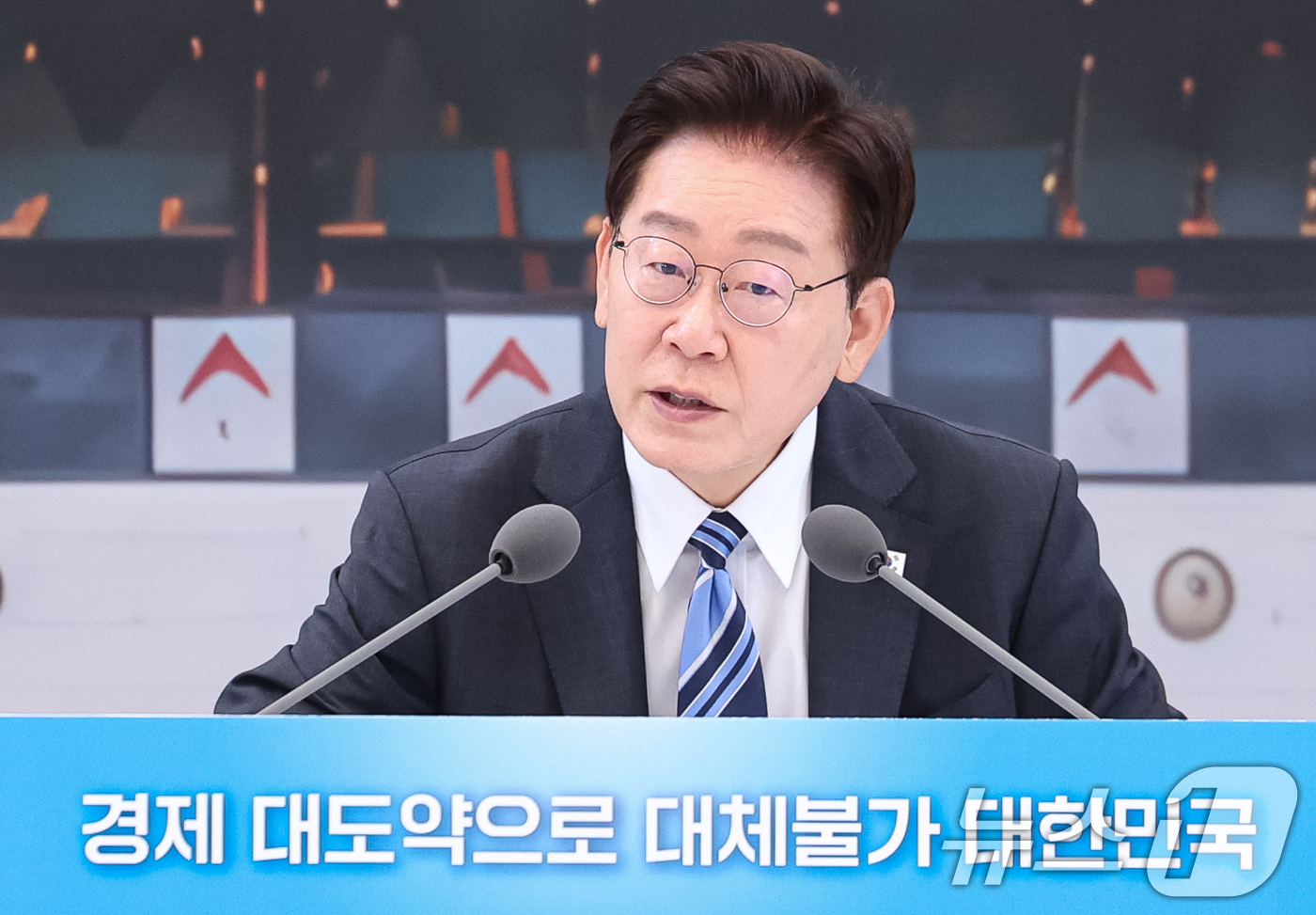 (서울=뉴스1) 허경 기자 = 이재명 대통령이 15일 청와대 영빈관에서 열린 재정경제부, 국가데이터처, 금융위원회, 기획예산처 업무보고에서 발언하고 있다. 2026.7.15/뉴스1 …