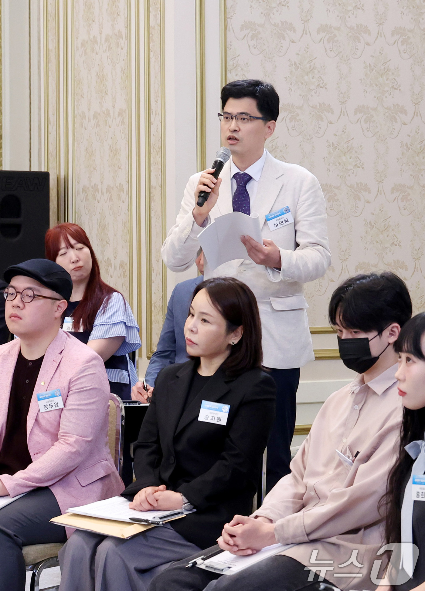 (서울=뉴스1) 허경 기자 = 15일 청와대 영빈관에서 열린 재정경제부, 국가데이터처, 금융위원회, 기획예산처 업무보고에서 국민참여단이 발언을 하고 있다. 2026.7.15/뉴스1 …