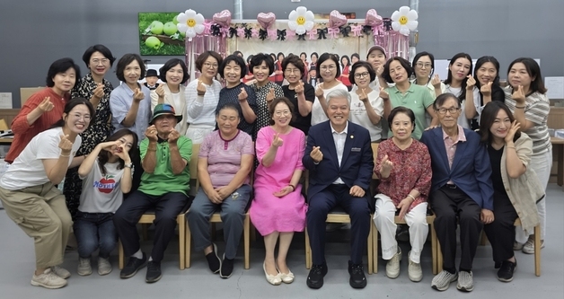 금산군누리어머니회, 장애인 부부 2가구에 특별한 웨딩 선물