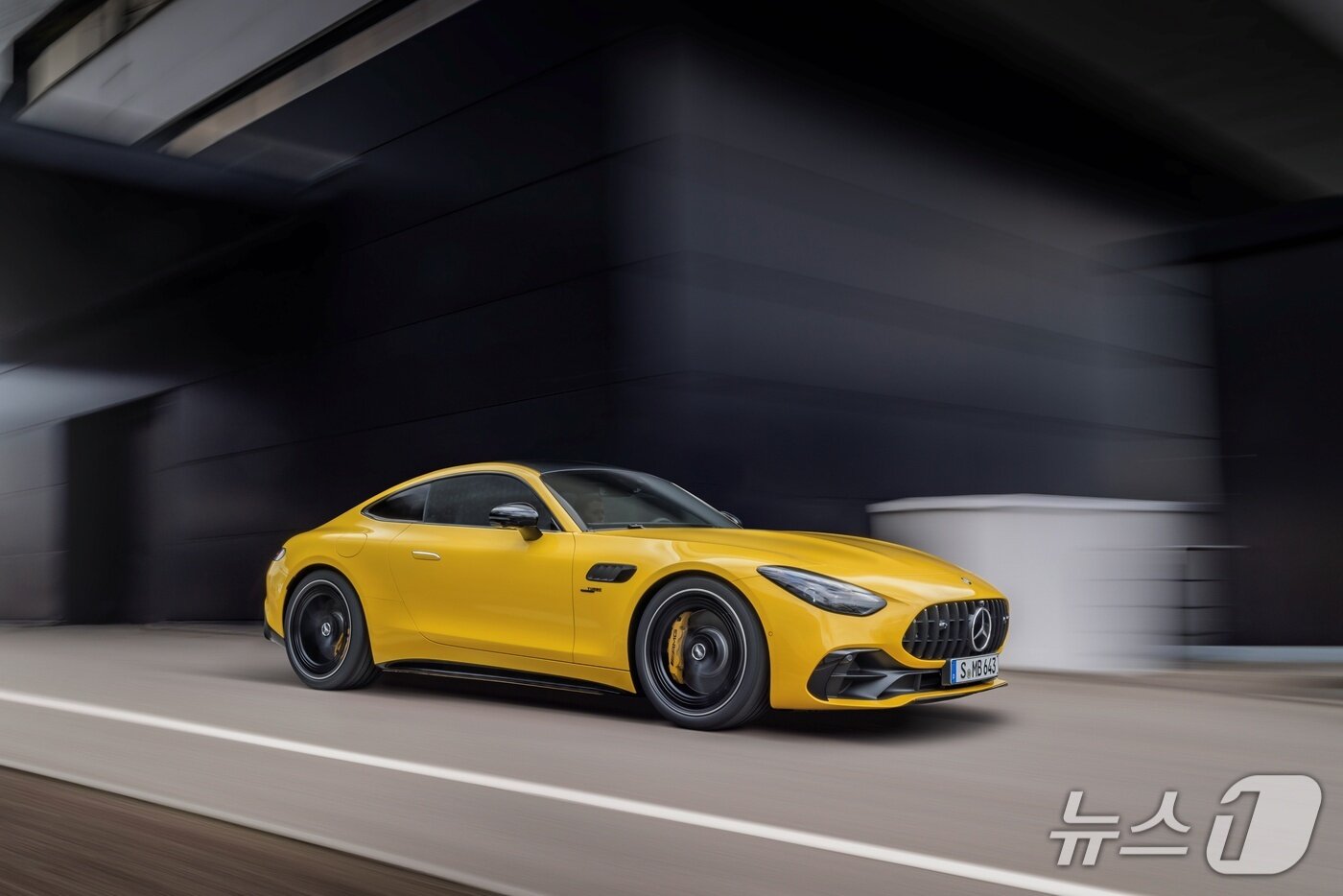 본문 이미지 - 메르세데스-AMG GT 43(벤츠 코리아 제공)
