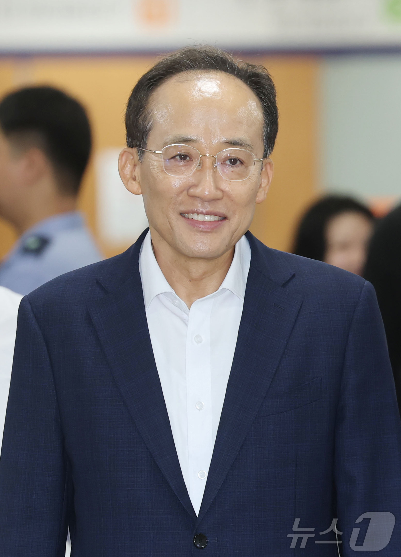 (서울=뉴스1) 김성진 기자 = 12·3 비상계엄 당시 국회의 계엄 해제 표결을 방해한 혐의를 받는 추경호 대구시장이 15일 서울 서초구 서울중앙지방법원에서 열린 내란중요임무종사 …