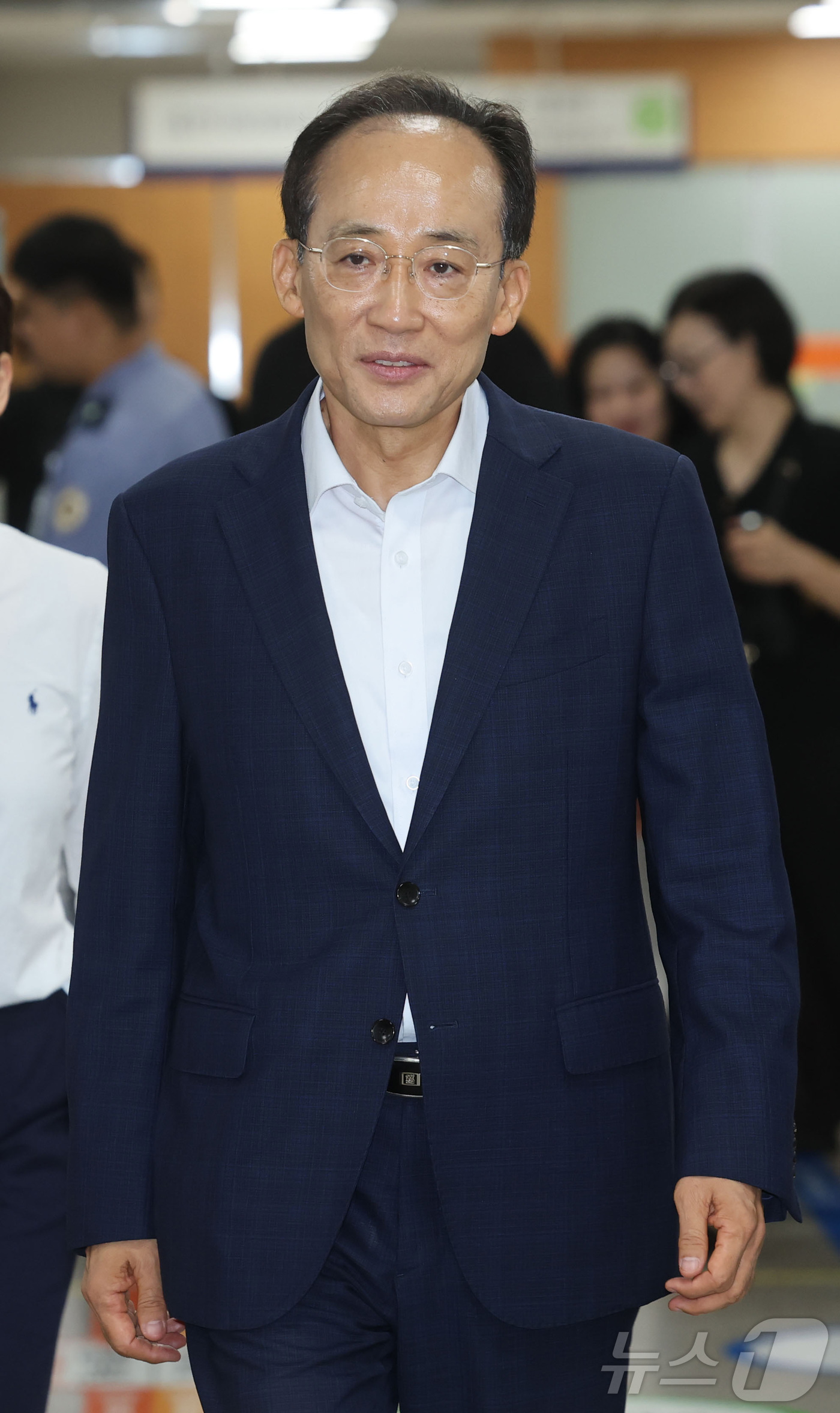 (서울=뉴스1) 김성진 기자 = 12·3 비상계엄 당시 국회의 계엄 해제 표결을 방해한 혐의를 받는 추경호 대구시장이 15일 서울 서초구 서울중앙지방법원에서 열린 내란중요임무종사 …