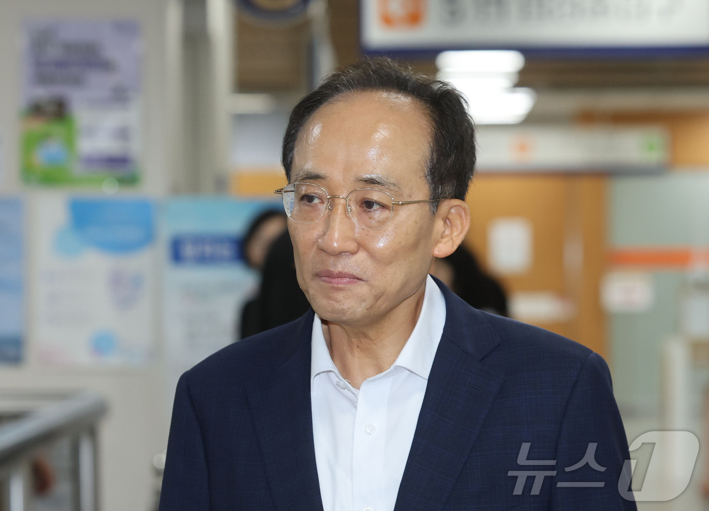 (서울=뉴스1) 김성진 기자 = 12·3 비상계엄 당시 국회의 계엄 해제 표결을 방해한 혐의를 받는 추경호 대구시장이 15일 서울 서초구 서울중앙지방법원에서 열린 내란중요임무종사 …