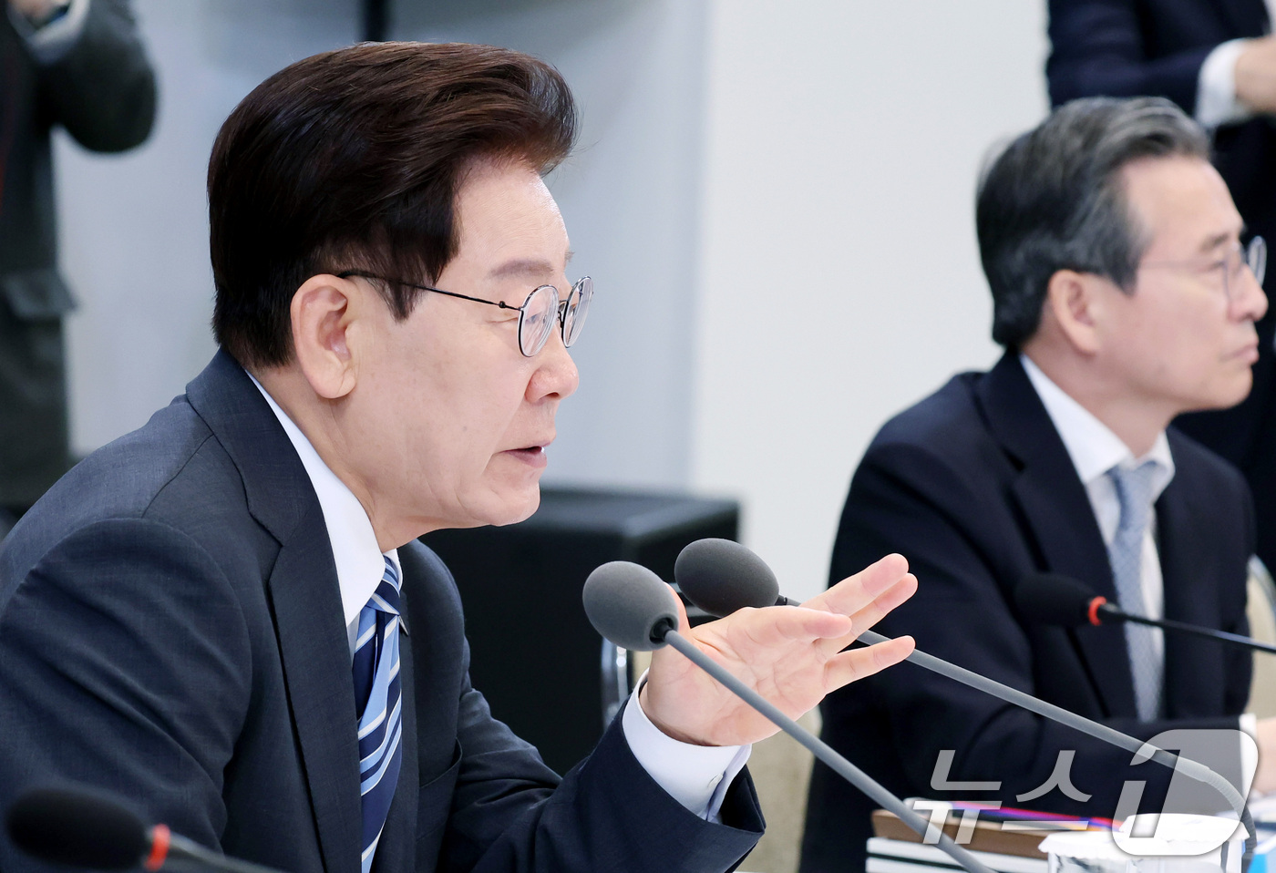(서울=뉴스1) 허경 기자 = 이재명 대통령이 15일 청와대 영빈관에서 열린 재정경제부, 국가데이터처, 금융위원회, 기획예산처 업무보고에서 발언하고 있다. 2026.7.15/뉴스1 …