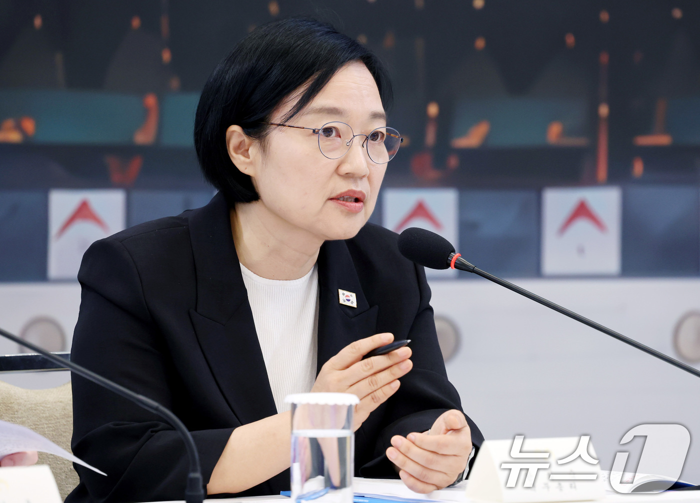 (서울=뉴스1) 허경 기자 = 한성숙 국무총리가 15일 청와대 영빈관에서 열린 재정경제부, 국가데이터처, 금융위원회, 기획예산처 업무보고에서 발언하고 있다. 2026.7.15/뉴스 …