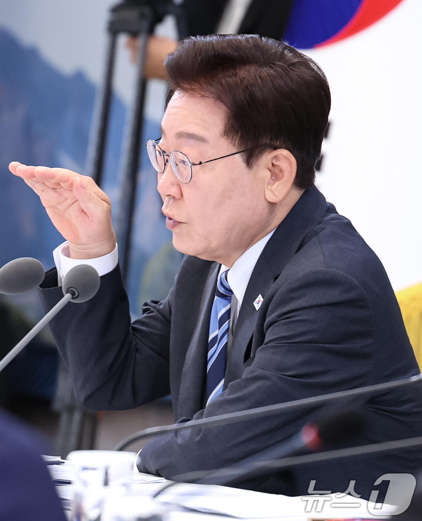 (서울=뉴스1) 허경 기자 = 이재명 대통령이 15일 청와대 영빈관에서 열린 재정경제부, 국가데이터처, 금융위원회, 기획예산처 업무보고에서 발언하고 있다. 2026.7.15/뉴스1 …