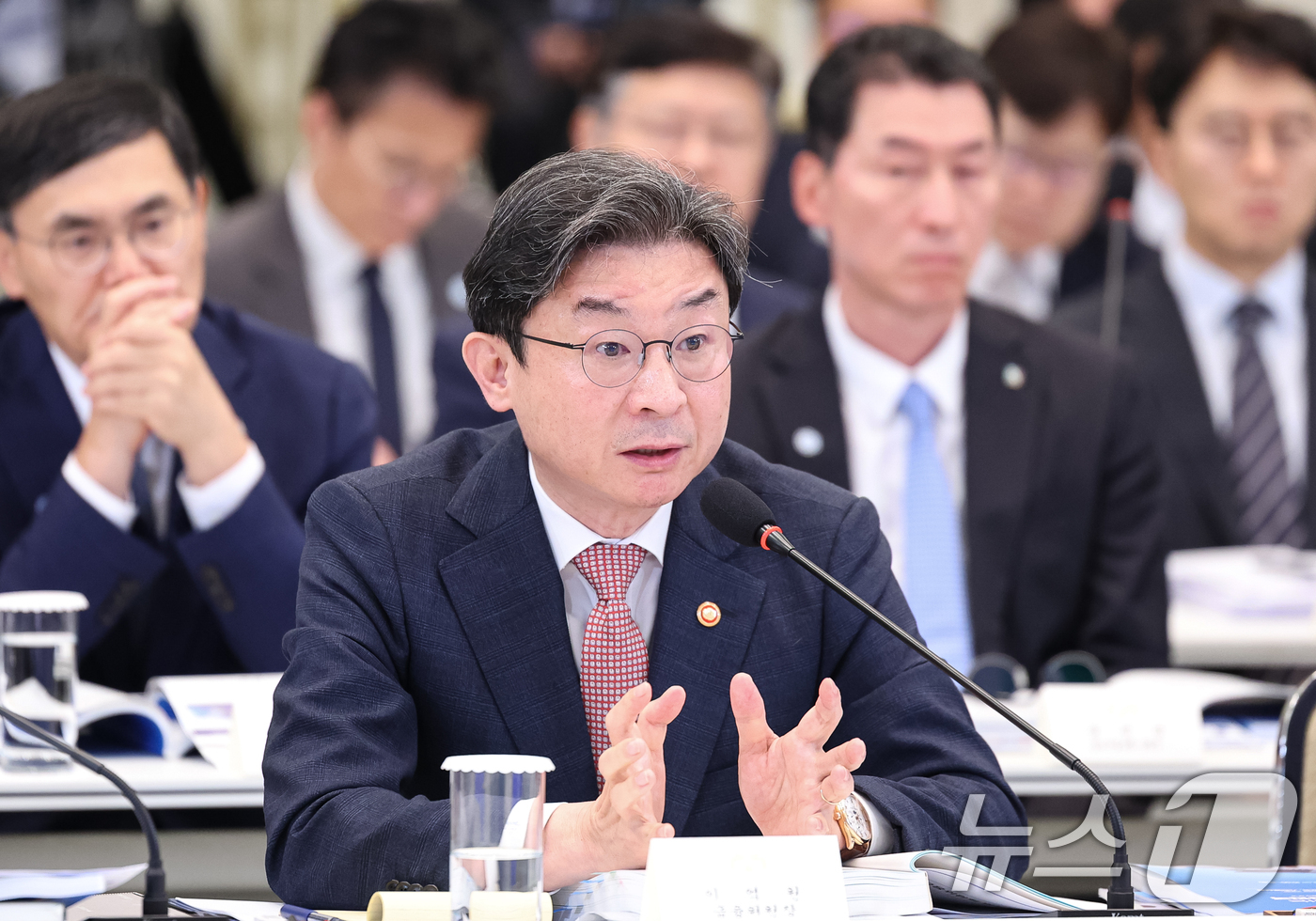 (서울=뉴스1) 허경 기자 = 이억원 금융위원장이 15일 청와대 영빈관에서 열린 재정경제부, 국가데이터처, 금융위원회, 기획예산처 업무보고에서 발언하고 있다. 2026.7.15/뉴 …
