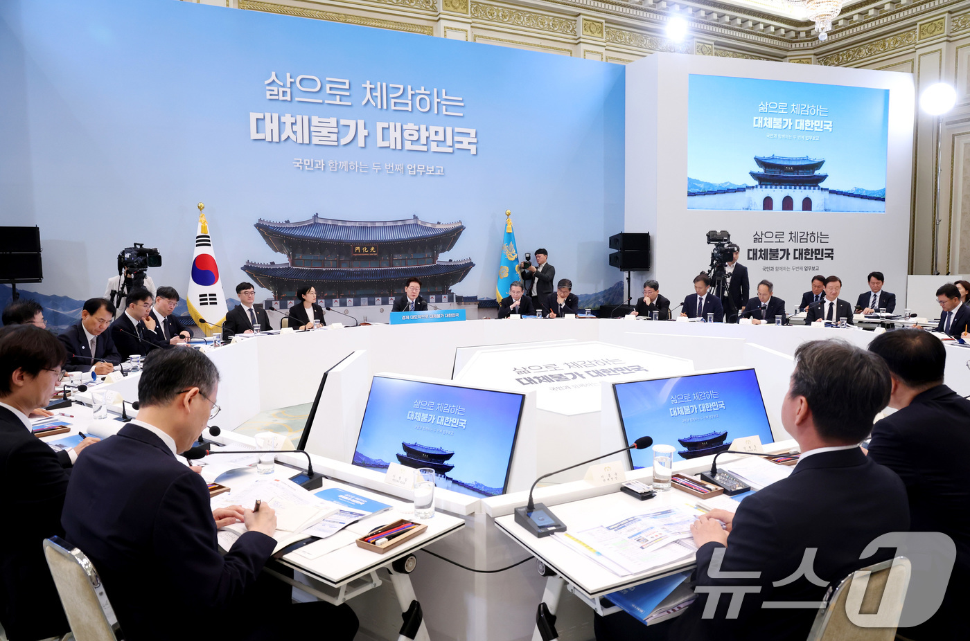 (서울=뉴스1) 허경 기자 = 이재명 대통령이 15일 청와대 영빈관에서 열린 재정경제부, 국가데이터처, 금융위원회, 기획예산처 업무보고에서 발언하고 있다. 2026.7.15/뉴스1 …