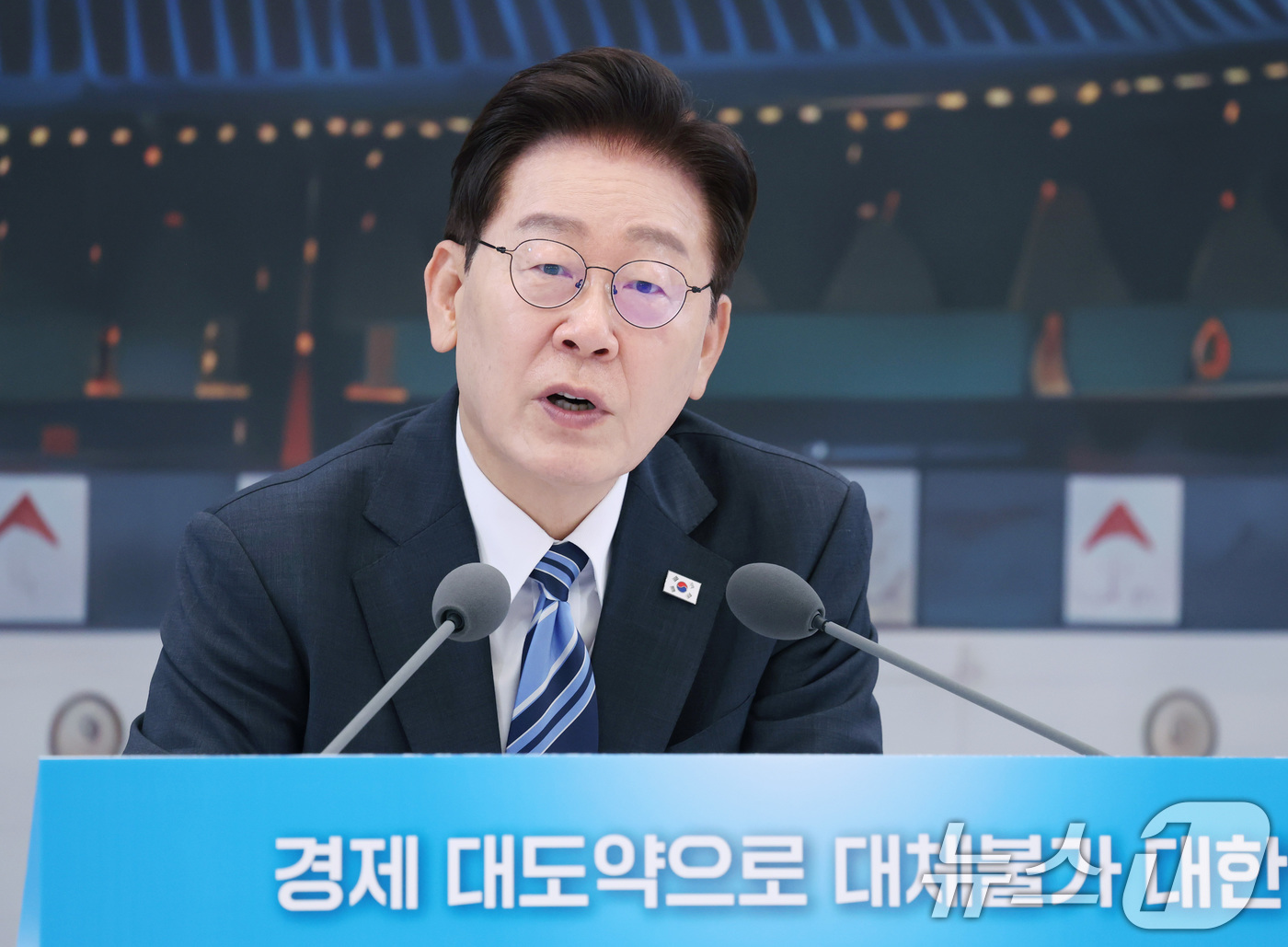 (서울=뉴스1) 허경 기자 = 이재명 대통령이 15일 청와대 영빈관에서 열린 재정경제부, 국가데이터처, 금융위원회, 기획예산처 업무보고에서 발언하고 있다. 2026.7.15/뉴스1 …