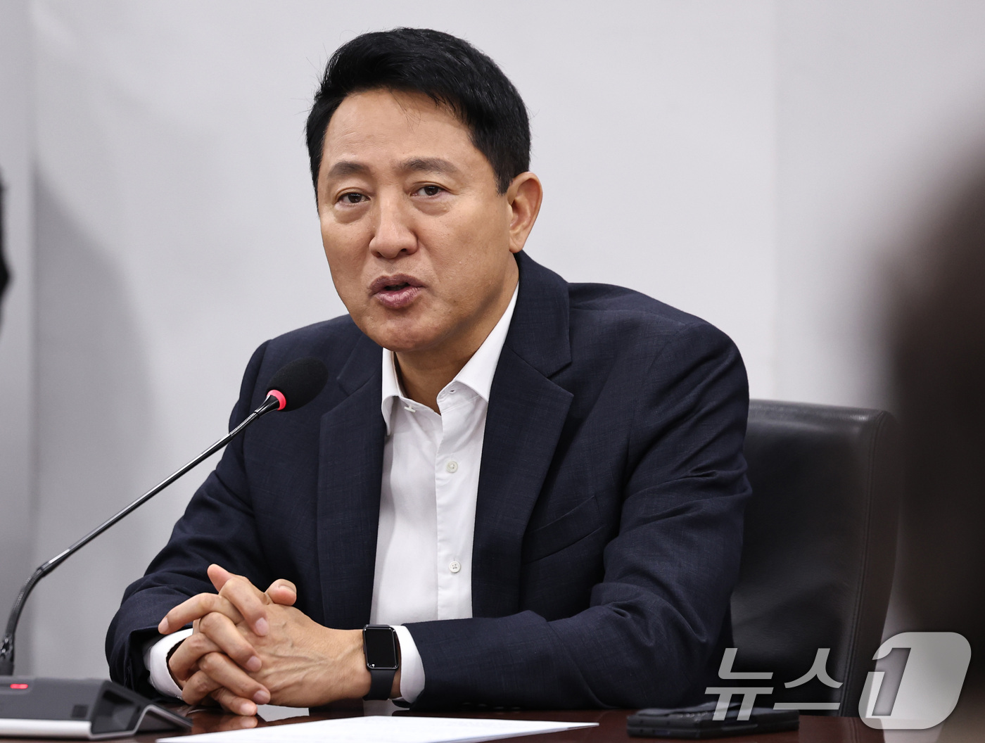 (서울=뉴스1) 구윤성 기자 = 오세훈 서울시장이 15일 서울시청에서 민선 9기 첫 정례간부회의를 주재하고 '야간경제 활성화'를 논의하고 있다.  2026.7.15/뉴스1