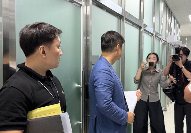 경찰, 청주시의회 압수수색…시의원 '아동 성매매 혐의'(종합)