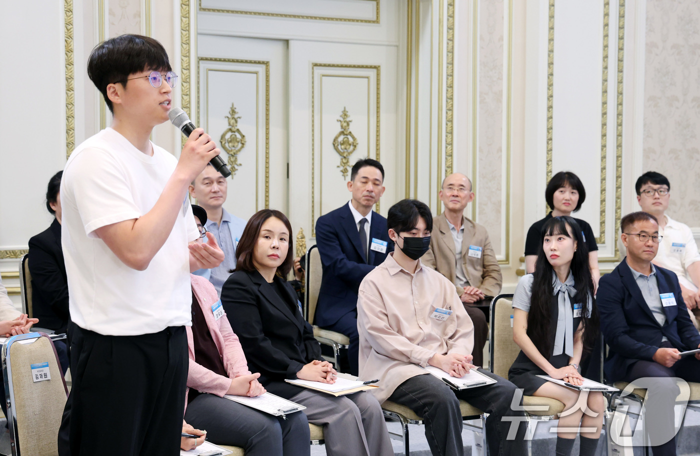 (서울=뉴스1) 허경 기자 = 15일 청와대 영빈관에서 열린 재정경제부, 국가데이터처, 금융위원회, 기획예산처 업무보고에서 국민참여단이 발언을 하고 있다. 2026.7.15/뉴스1 …