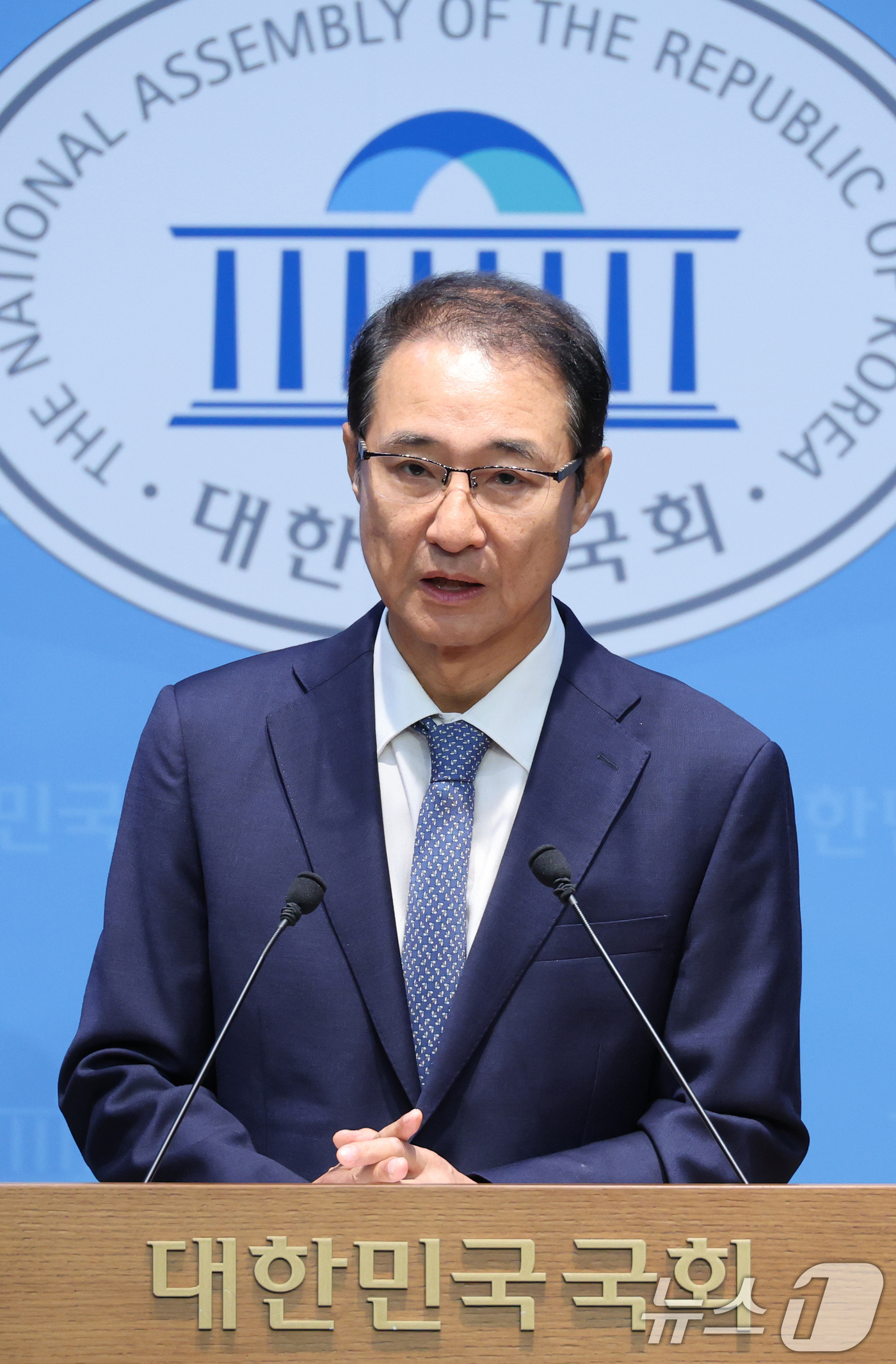 (서울=뉴스1) 신웅수 기자 = 이성만 전 더불어민주당 의원이 15일 서울 여의도 국회 소통관에서 인천시당 위원장 출마 선언 기자회견을 하고 있다. 2026.7.15/뉴스1