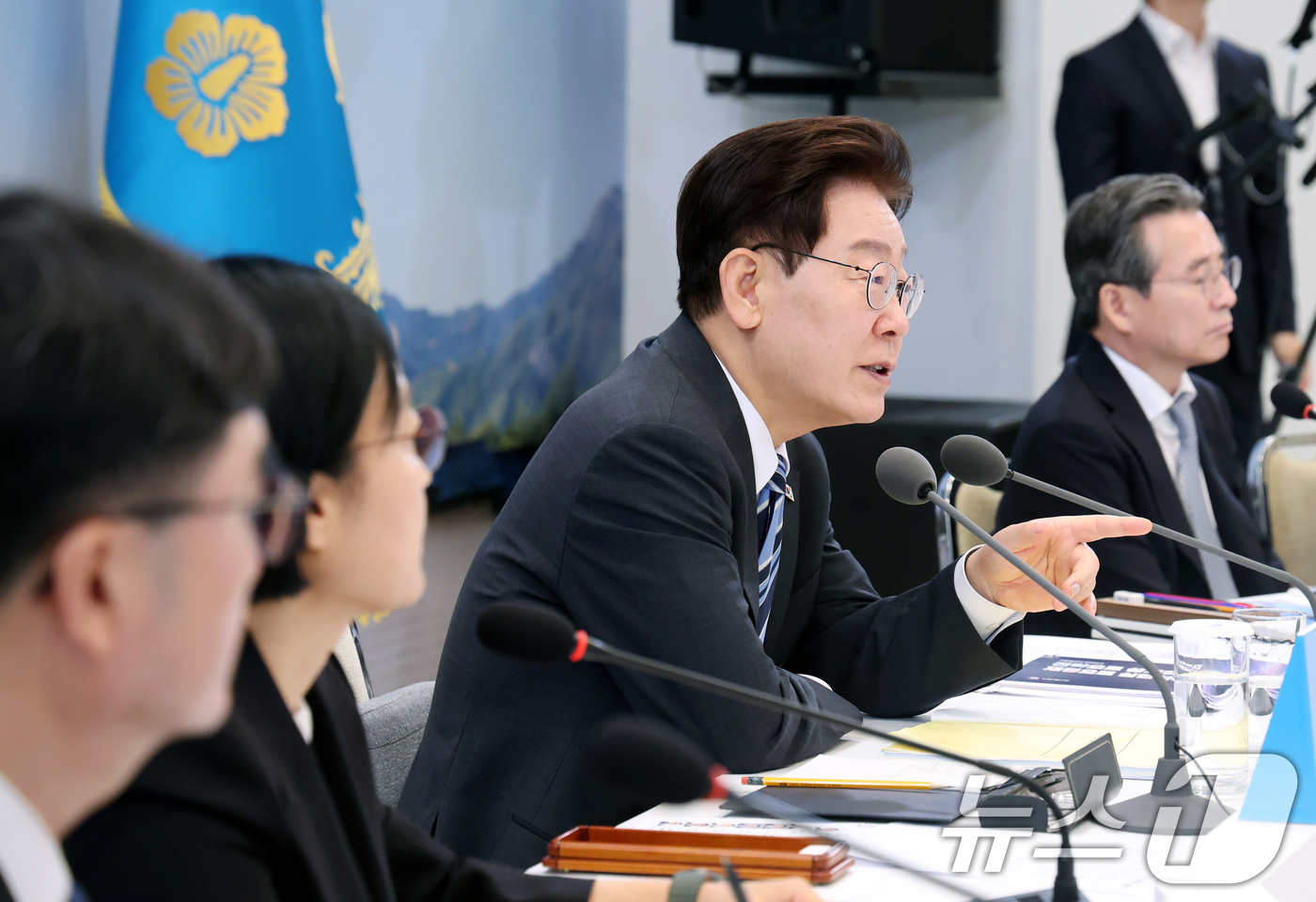 (서울=뉴스1) 허경 기자 = 이재명 대통령이 15일 청와대 영빈관에서 열린 재정경제부, 국가데이터처, 금융위원회, 기획예산처 업무보고에서 발언하고 있다. 2026.7.15/뉴스1 …