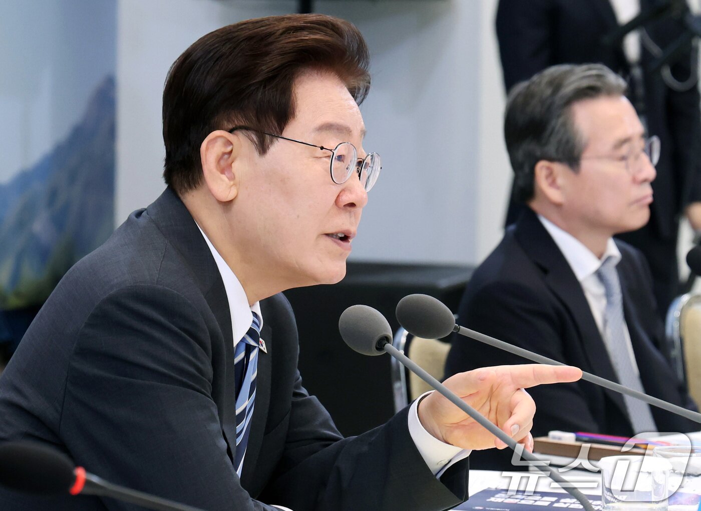 본문 이미지 - 이재명 대통령이 15일 청와대 영빈관에서 열린 재정경제부, 국가데이터처, 금융위원회, 기획예산처 업무보고에서 발언하고 있다. 2026.7.15 ⓒ 뉴스1 허경 기자