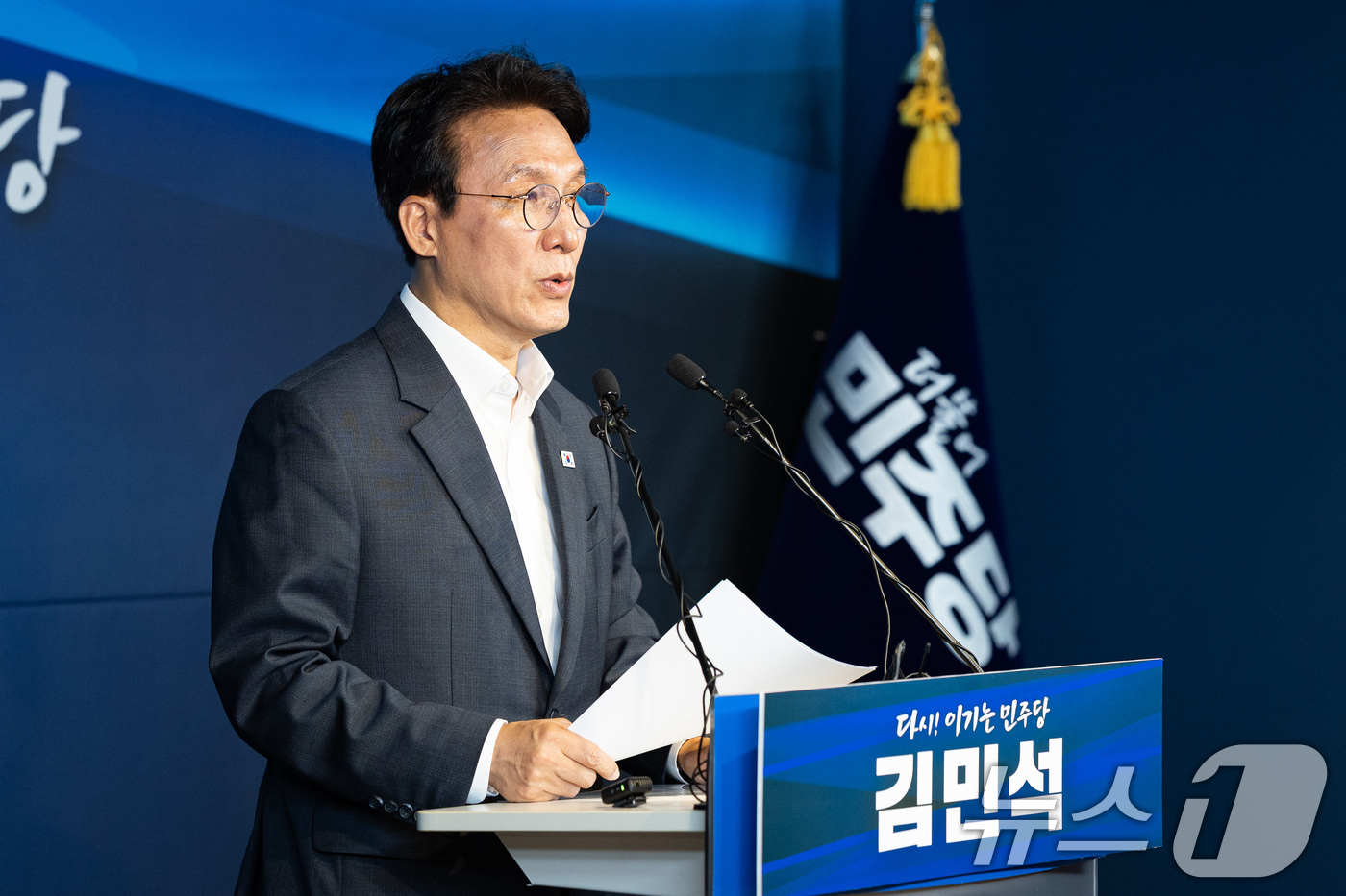 (서울=뉴스1) 유승관 기자 = 더불어민주당 당권 도전에 나선 김민석 전 총리가 15일 서울 여의도 민주당사 당원존에서 4대 혁신안을 발표하고 있다. 2026.7.15/뉴스1