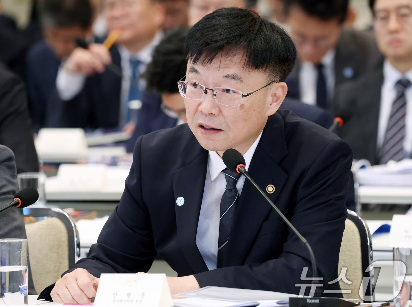 (서울=뉴스1) 허경 기자 = 안형준 국가데이터처장이 15일 청와대 영빈관에서 열린 재정경제부, 국가데이터처, 금융위원회, 기획예산처 업무보고에서 발언을 하고 있다. 2026.7. …