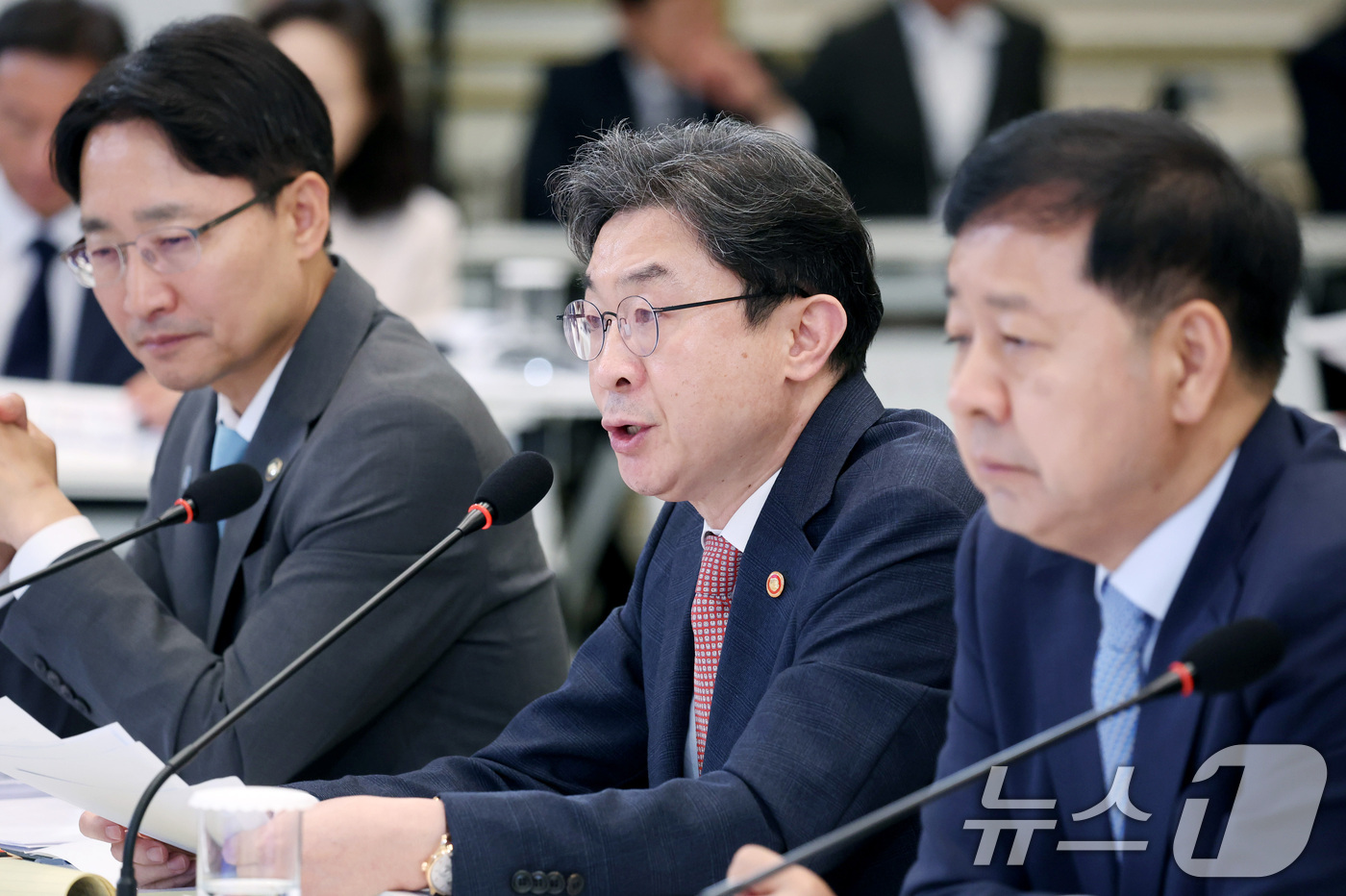 (서울=뉴스1) 허경 기자 = 이억원 금융위원장이 15일 청와대 영빈관에서 열린 재정경제부, 국가데이터처, 금융위원회, 기획예산처 업무보고에서 발언을 하고 있다. 2026.7.15 …
