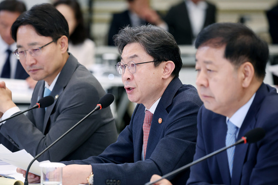 업무보고 하는 이억원 금융위원장