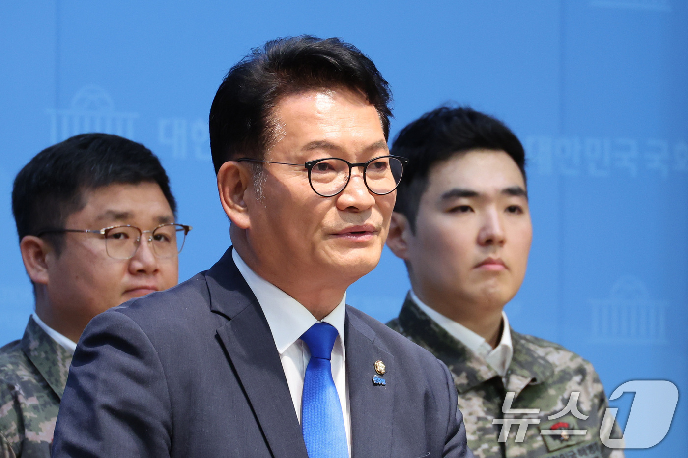 (서울=뉴스1) 신웅수 기자 = 더불어민주당 당권주자인 송영길 의원이 15일 서울 여의도 국회 소통관에서 채상병 순직 3주기 연루자 후속 고발 기자회견을 하고 있다. 2026.7. …