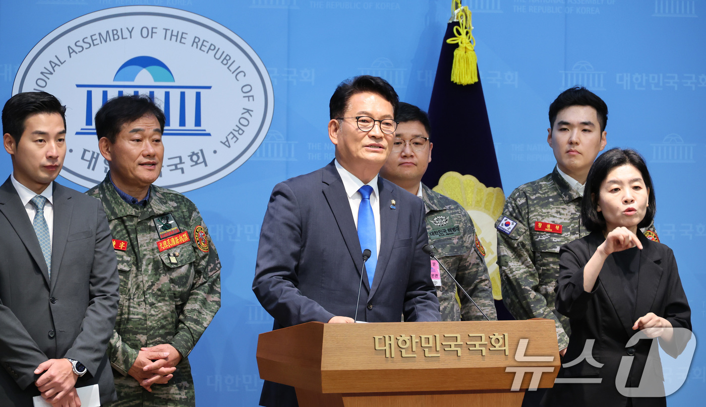 (서울=뉴스1) 신웅수 기자 = 더불어민주당 당권주자인 송영길 의원이 15일 서울 여의도 국회 소통관에서 채상병 순직 3주기 연루자 후속 고발 기자회견을 하고 있다. 2026.7. …