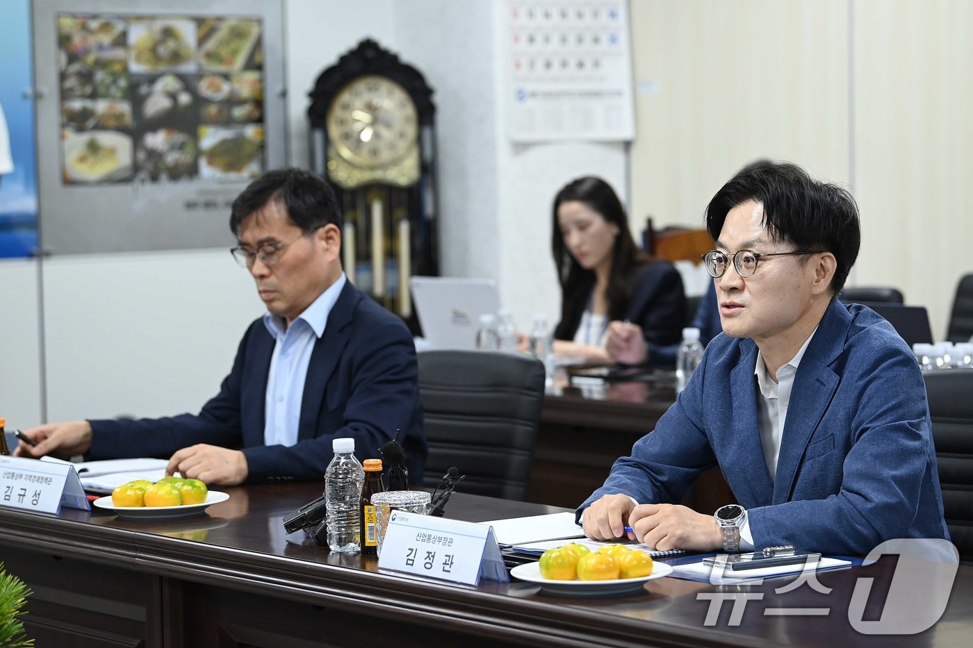 (서울=뉴스1) = 김정관 산업통상부 장관이 15일 오후 제주시에서 열린 산업통상부-제주특별자치도 간 지역 현안 간담회에서 인사말을 하고 있다. (산업통상부 제공. 재판매 및 DB …
