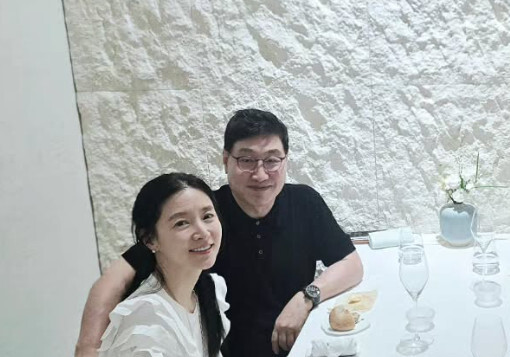 55세 이영애, 75세 남편과 모임서 포착…여전히 독보적 미모 [N샷]
