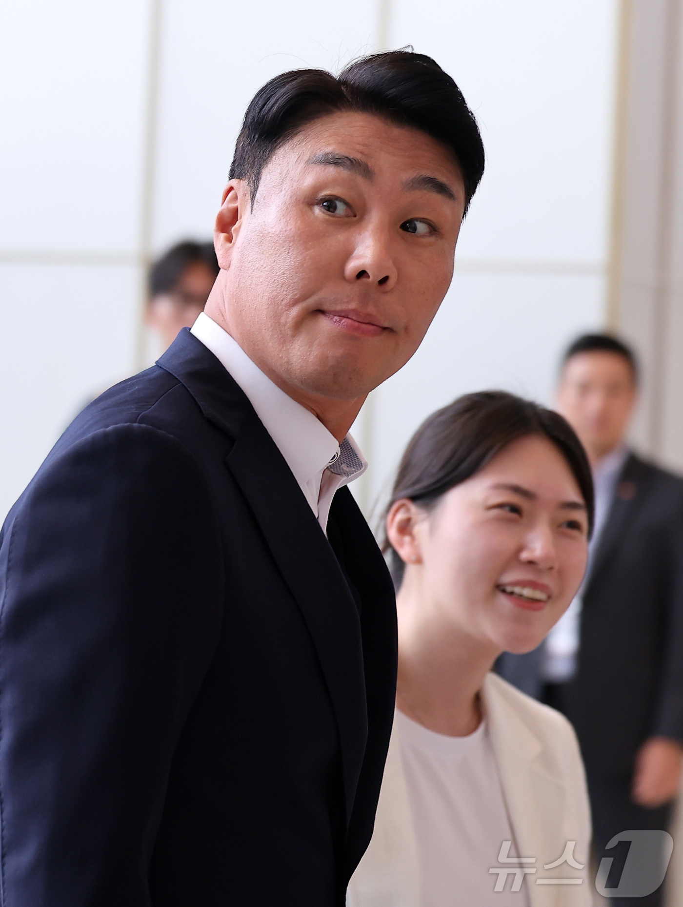 (서울=뉴스1) 김성진 기자 = 정현석 롯데백화점 대표이사가 15일 서울 송파구 잠실 롯데월드타워에서 열린 2026 하반기 롯데 VCM(Value Creation Meeting, …